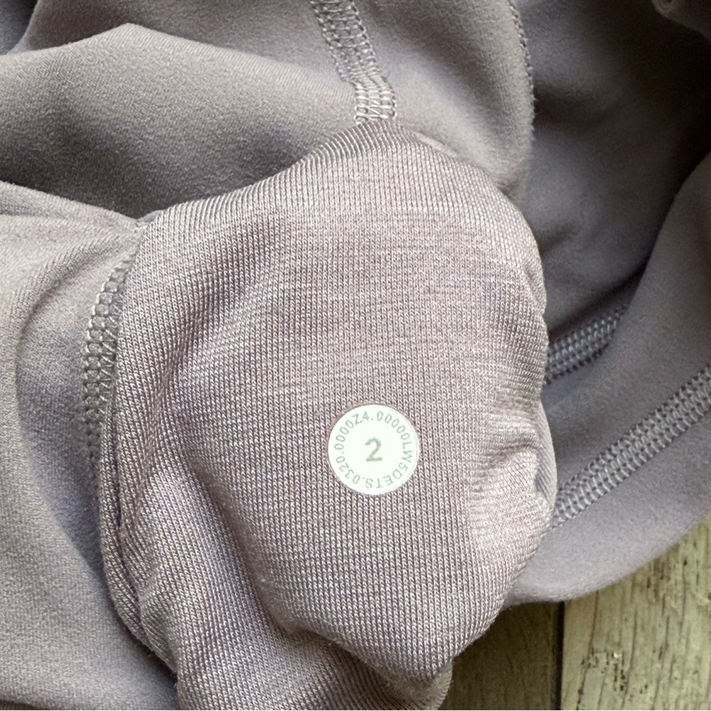Lululemon Purple High-Waisted Leggings with Smooth Stretch Fabric size 2 - Picture 8 of 8
